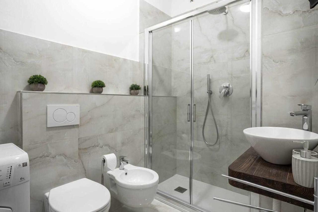 Milano City Apartments - Duomo Brera - Elegant Suite In Design District Dış mekan fotoğraf